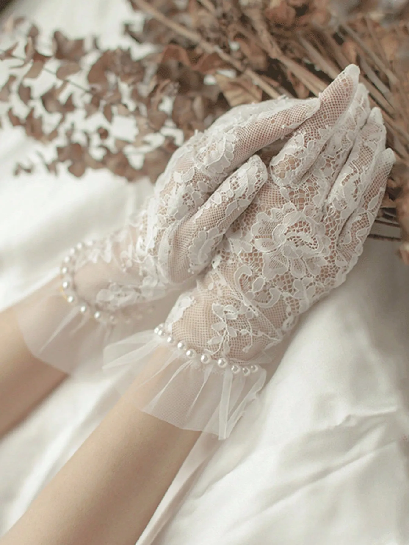 1pair Women Geometric Faux Pearl Decor Ruffle Trim Elegant Bridal Gloves For Wedding Party