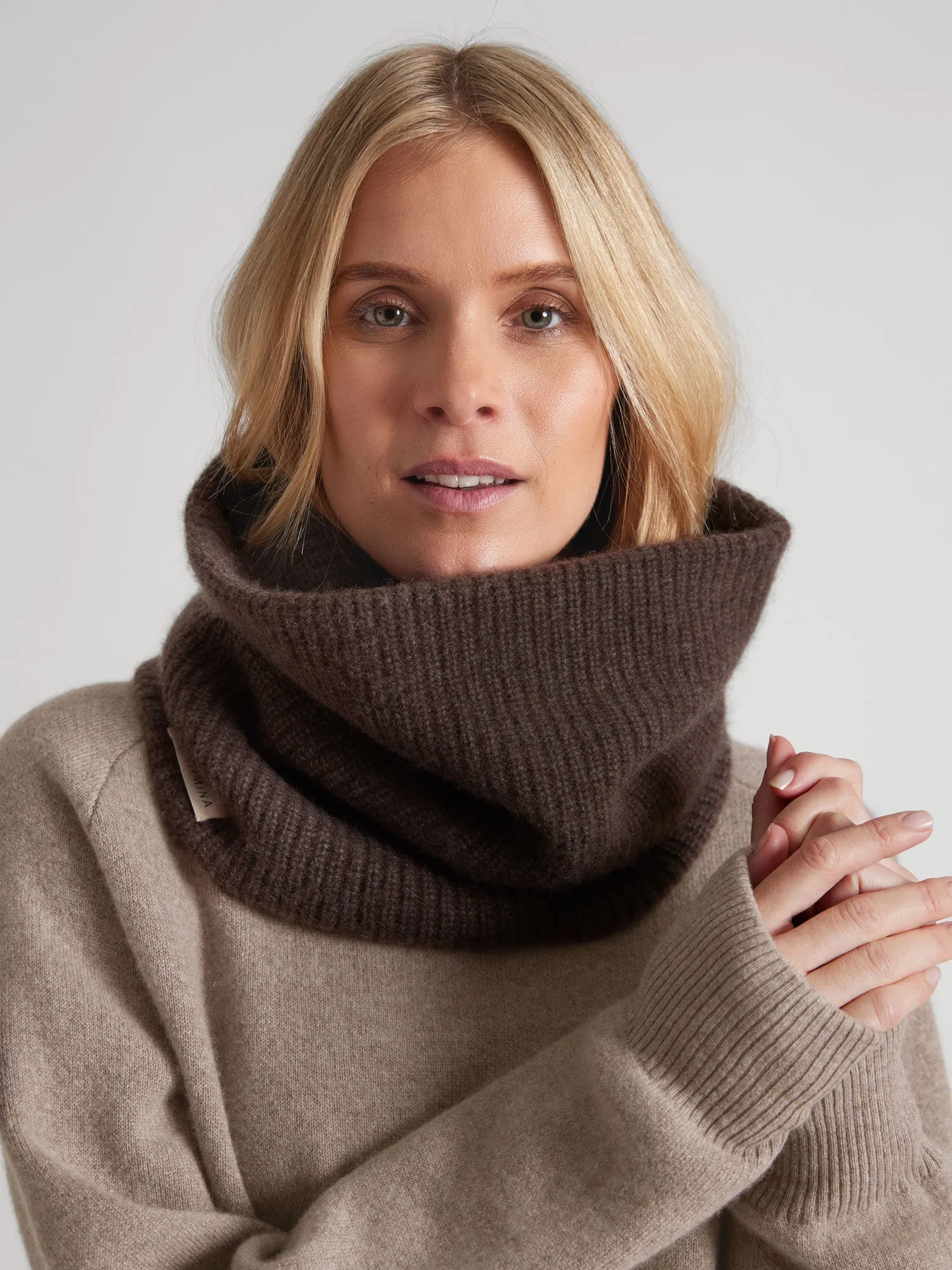 Cashmere snood "Erika" - dark brown